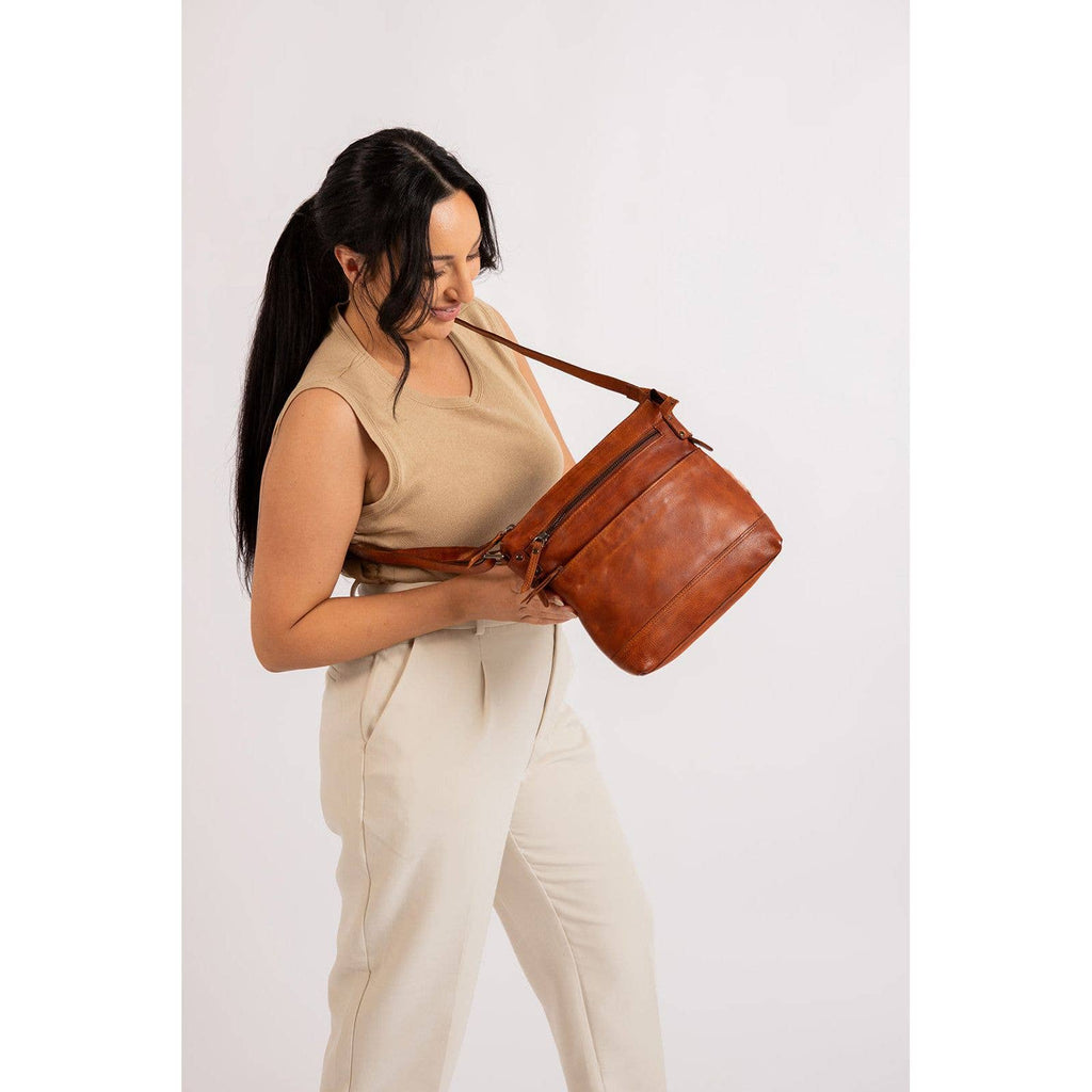 Leather Shoulder Bag Nora - Cognac GW6844