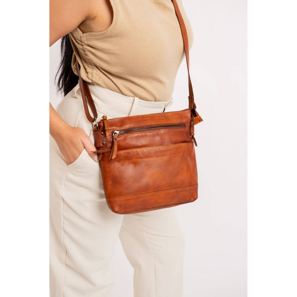 Leather Shoulder Bag Nora - Cognac GW6844
