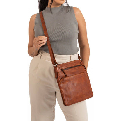 Robbie Leather Crossbody Shoulder Bag: Brown