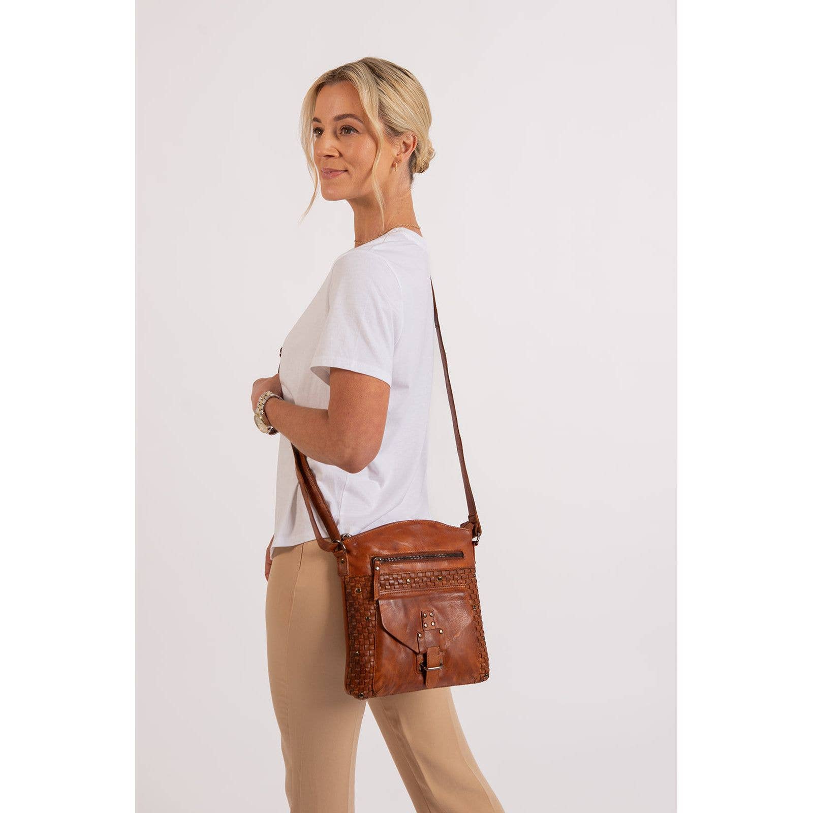 Leather Shoulder Bag Elsa for Women: Cognac
